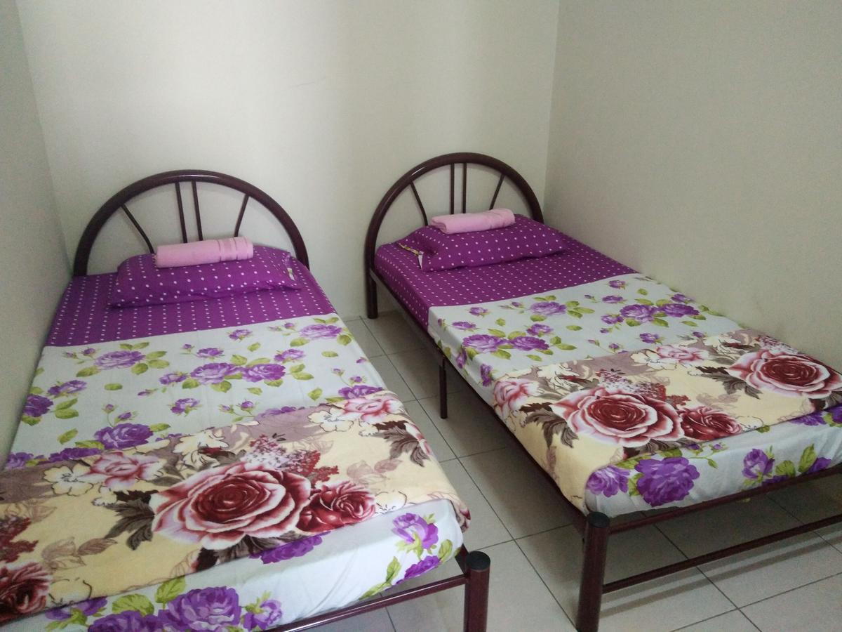 Sarinas Homestay Семпорна Екстериор снимка