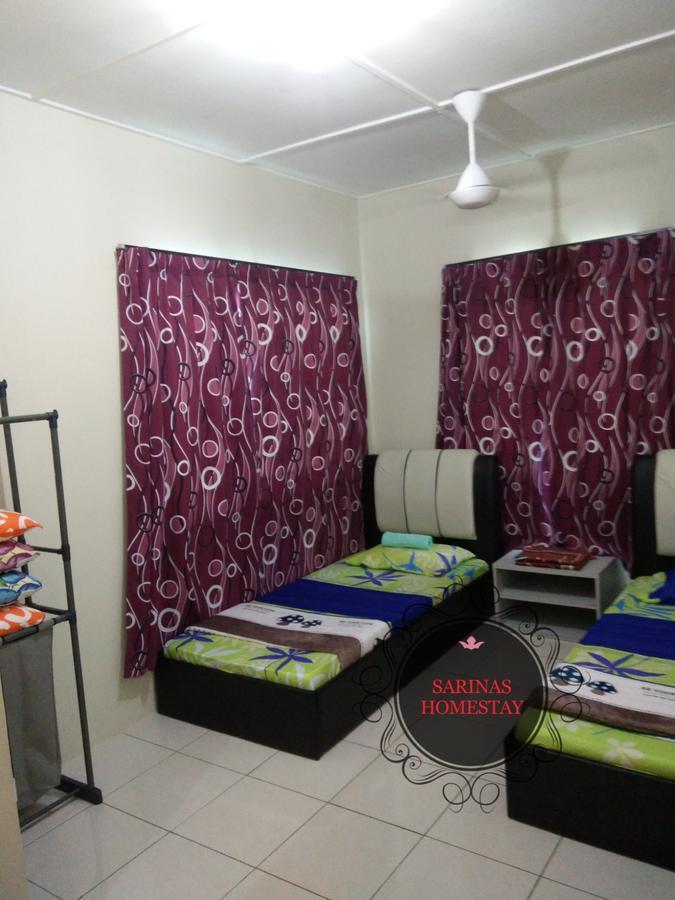 Sarinas Homestay Семпорна Екстериор снимка