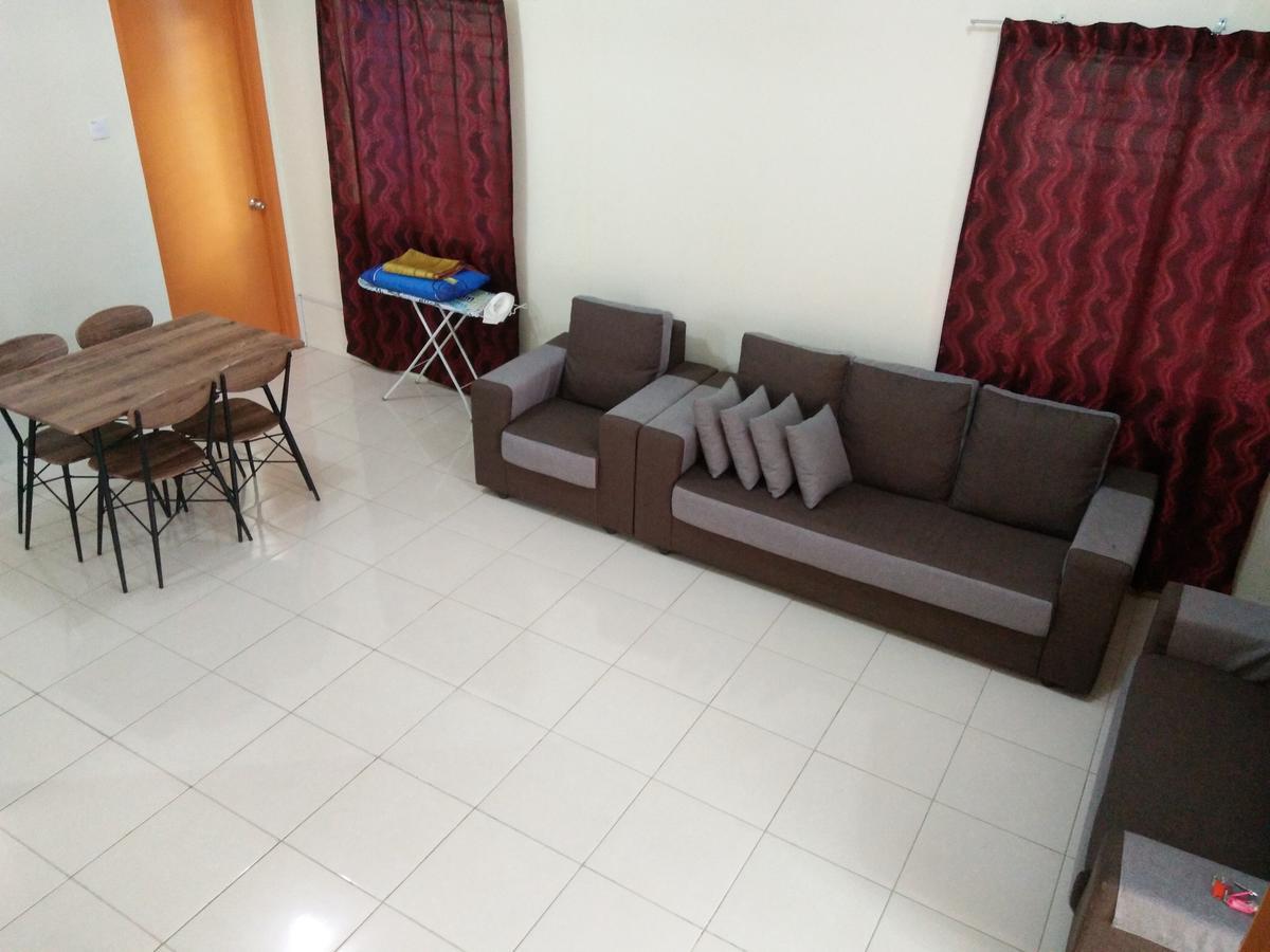 Sarinas Homestay Семпорна Екстериор снимка