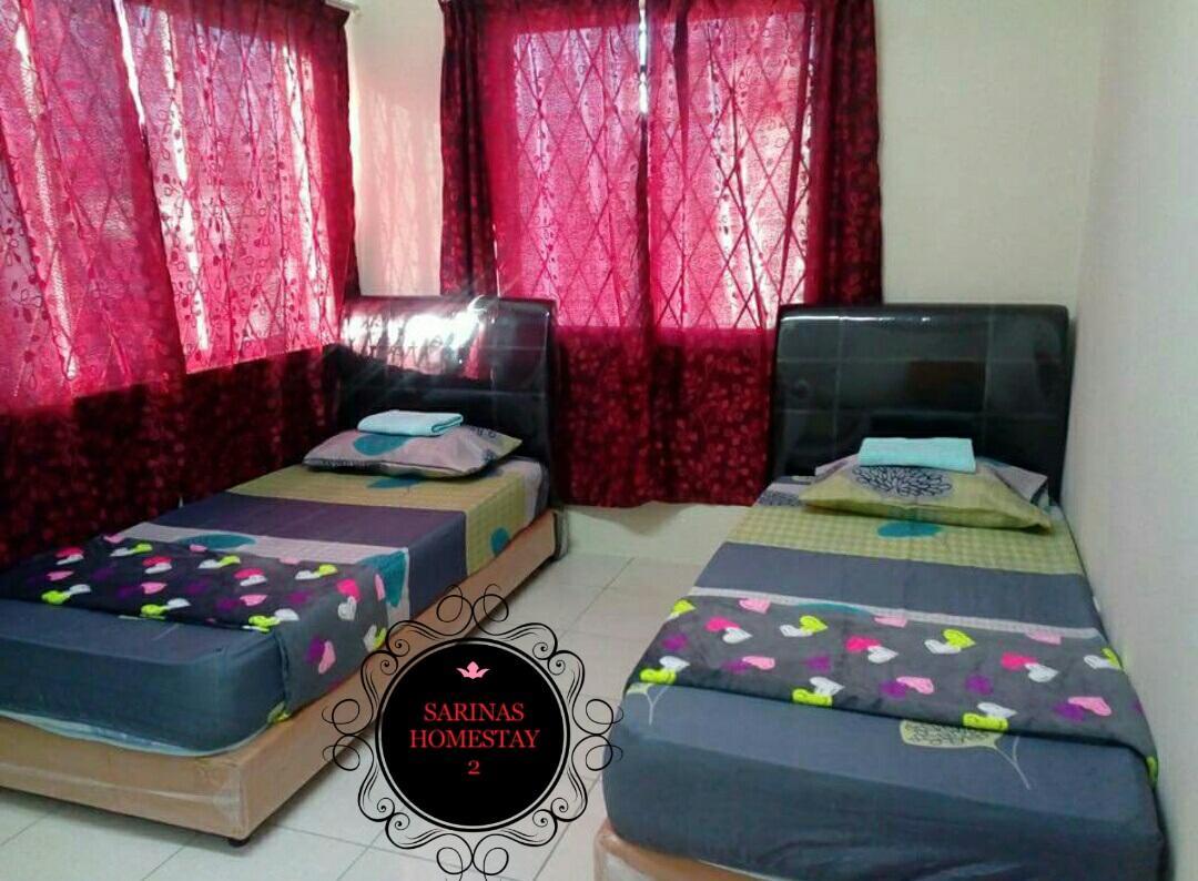 Sarinas Homestay Семпорна Екстериор снимка