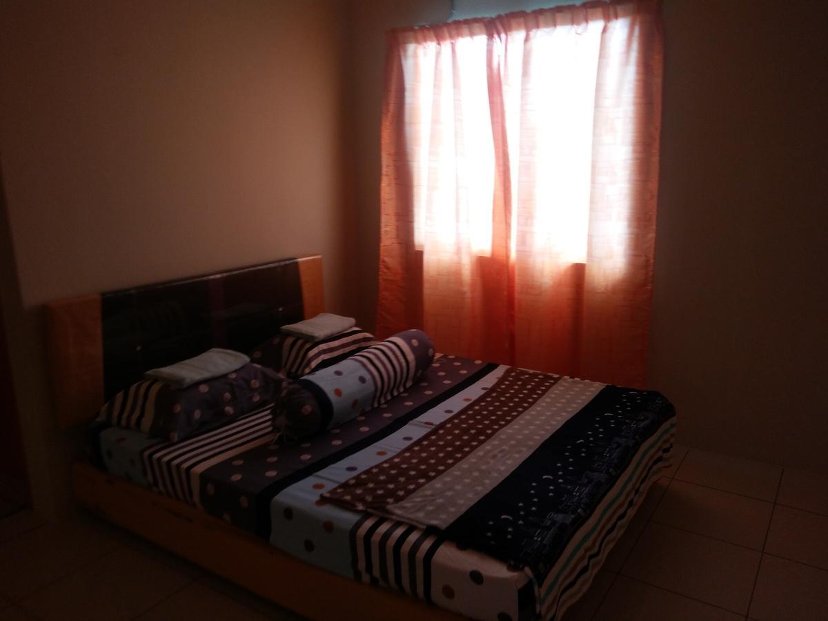 Sarinas Homestay Семпорна Екстериор снимка